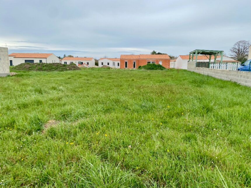 Maison à construire à Corme-Écluse (17600)