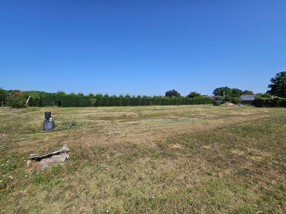 Terrain à bâtir à Saint-Seurin-de-Cadourne (33180)