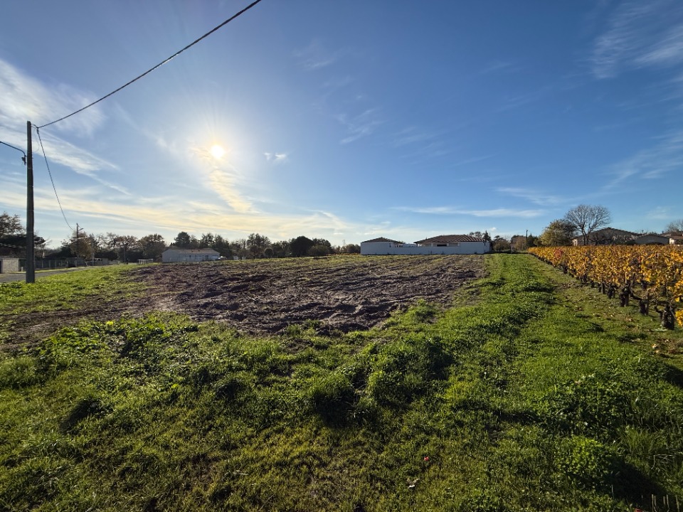 Terrain à bâtir à Cussac-Fort-Médoc (33460)