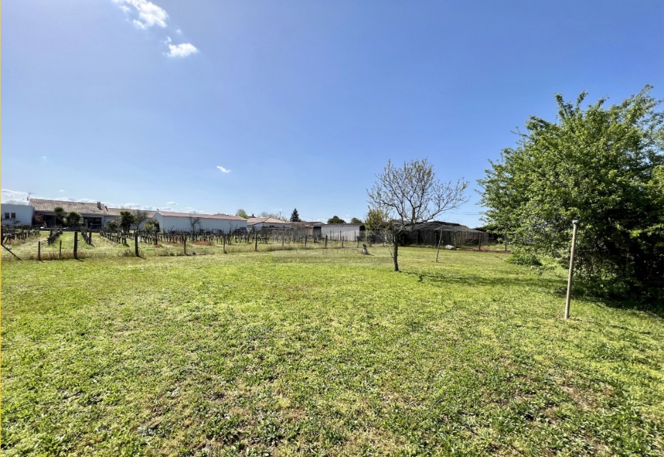 Terrain à bâtir à Castres-Gironde (33640)