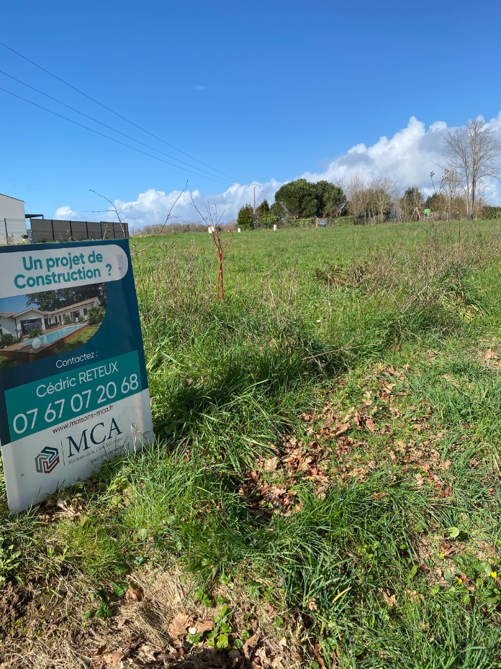 Terrain à bâtir à Plassay (17250)