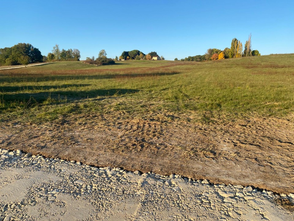Terrain à bâtir à Thénac (24240)