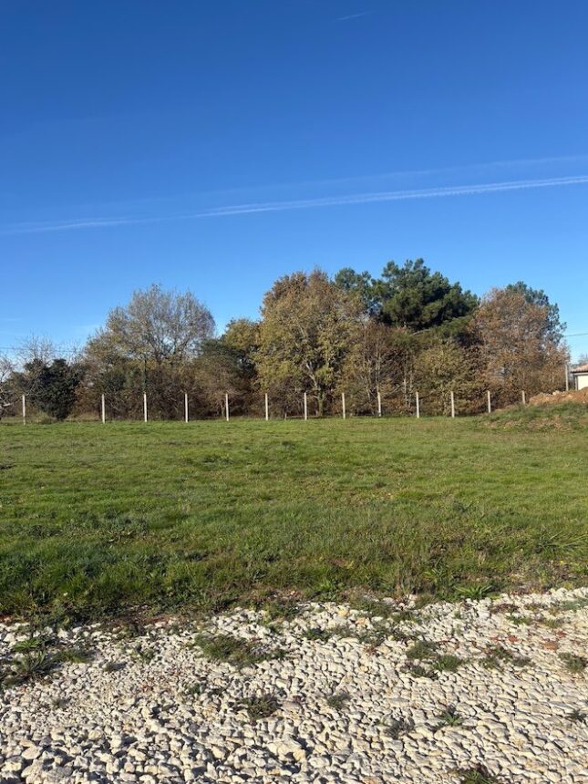 Terrain à bâtir à Les Peintures (33230)