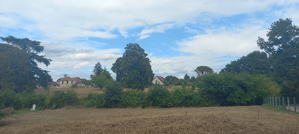 Terrain à bâtir à Montpon-Ménestérol (24700)