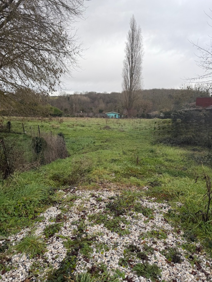 Terrain à bâtir à Bieujac (33210)