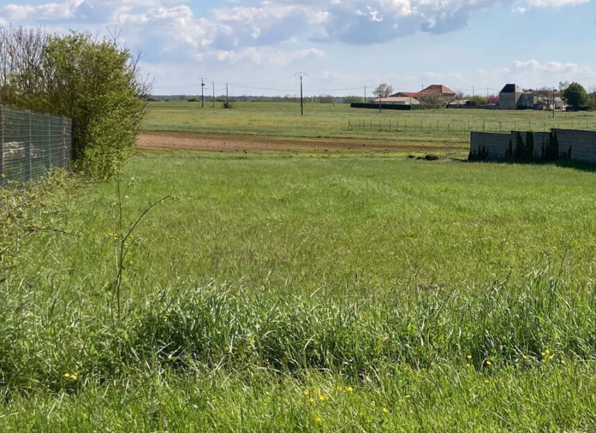 Terrain à bâtir à Champagnolles (17240)
