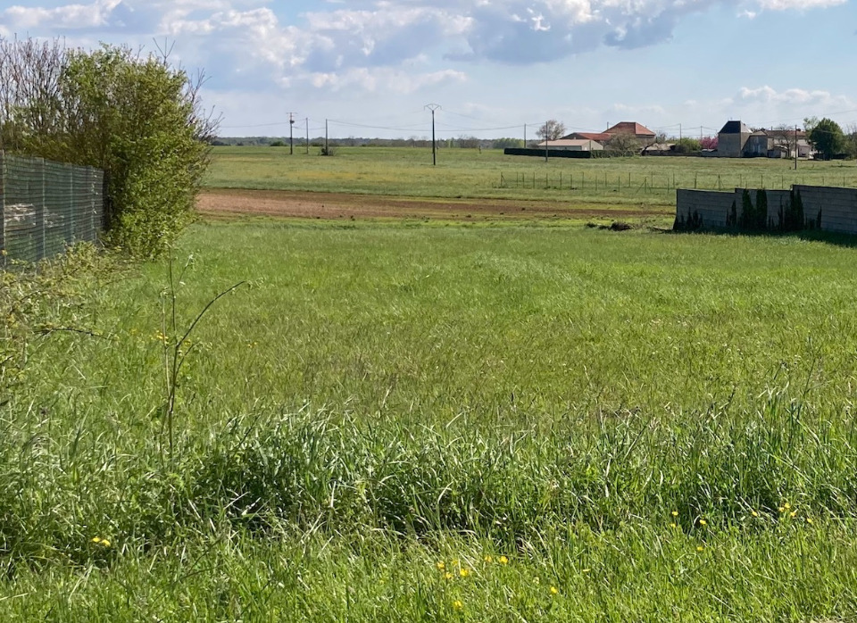 Terrain à bâtir à Champagnolles (17240)