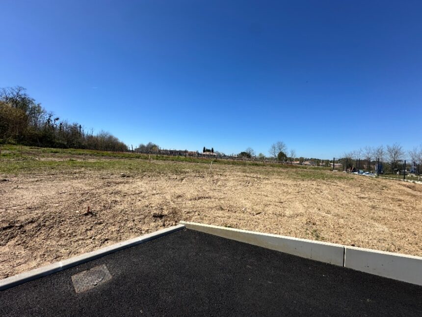 Terrain à bâtir à Castres-Gironde (33640)