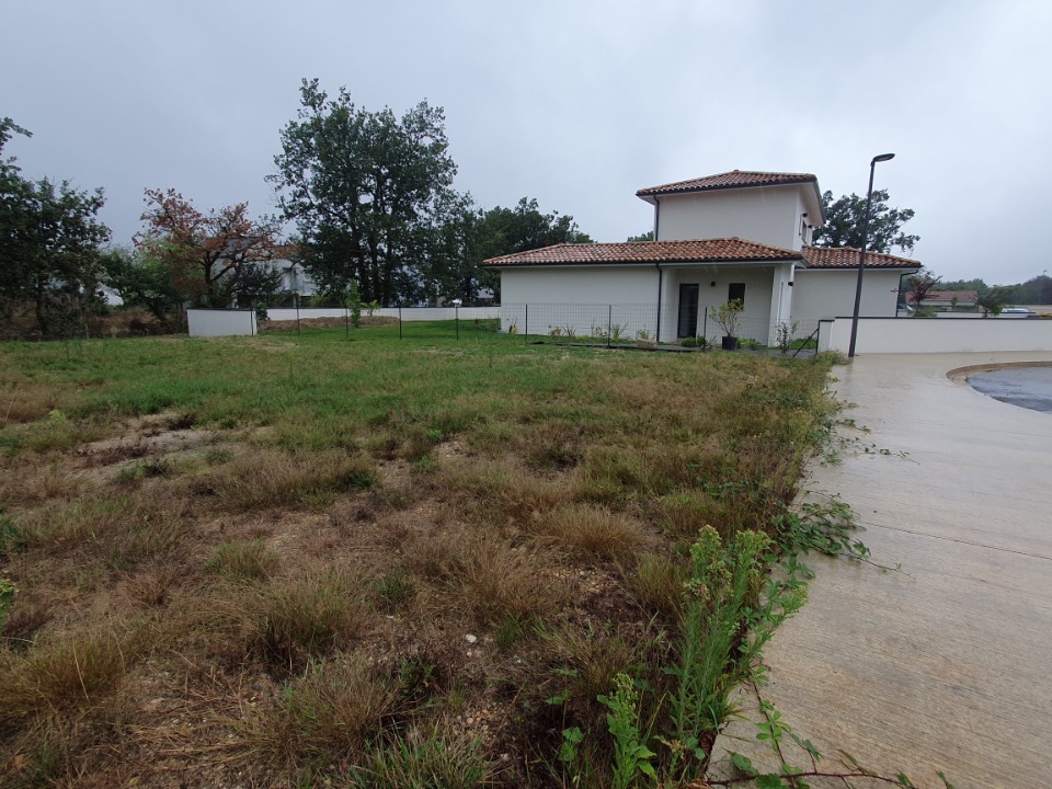 Terrain à bâtir à Ambarès-et-Lagrave (33440)