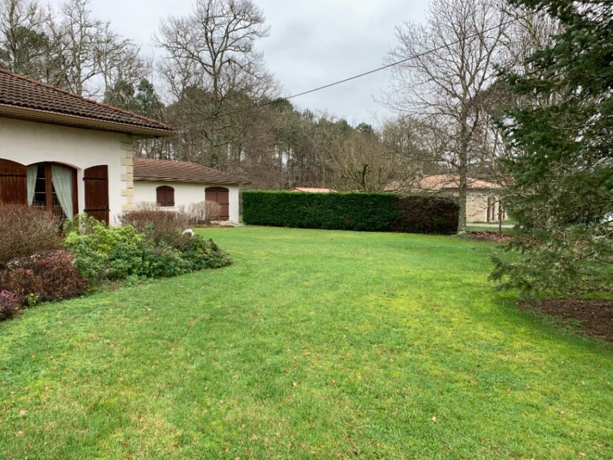 Terrain à bâtir à Castres-Gironde (33640)