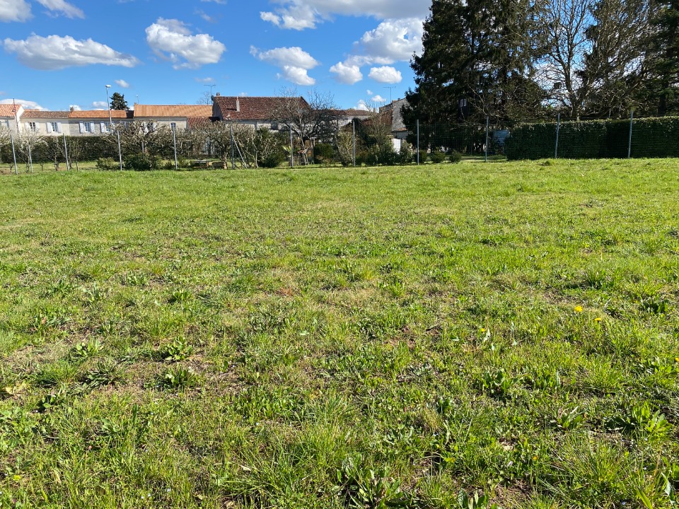 Terrain à bâtir à Les Mathes (17570)