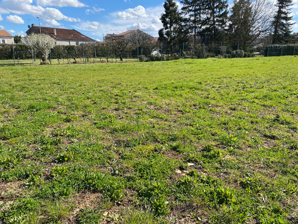 Terrain à bâtir à Saint-Just-Luzac (17320)