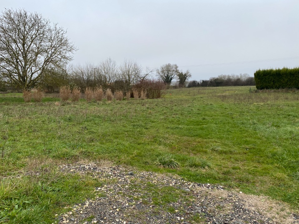 Terrain à bâtir à Champagne (17620)