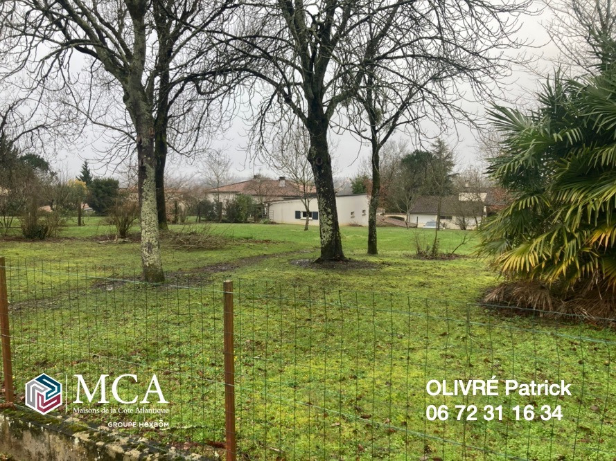 Terrain à bâtir à Fontcouverte (17100)