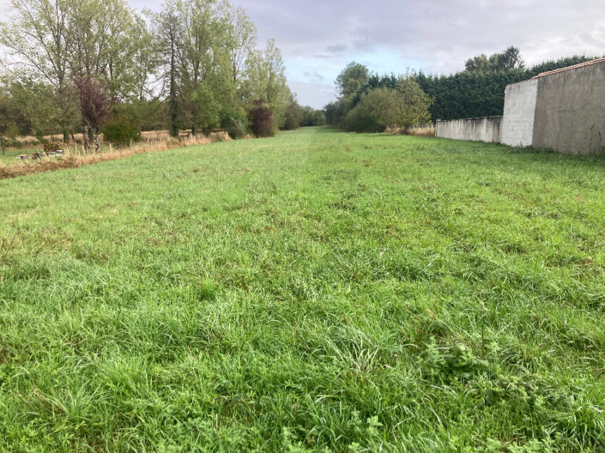 Terrain à bâtir à La Roche-Chalais (24490)