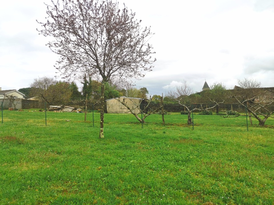 Terrain à bâtir à Saint-Pierre-d’Aurillac (33490)
