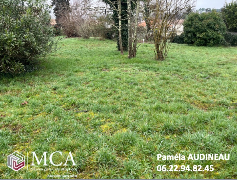 Terrain à bâtir à Croignon (33750)