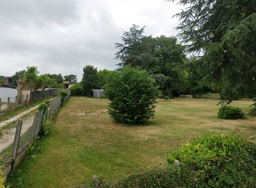 Terrain à bâtir à Pisany (17600)