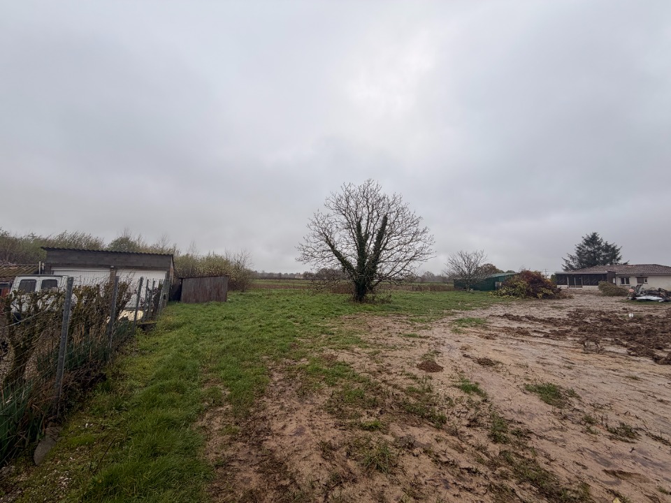 Terrain à bâtir à Cardan (33410)