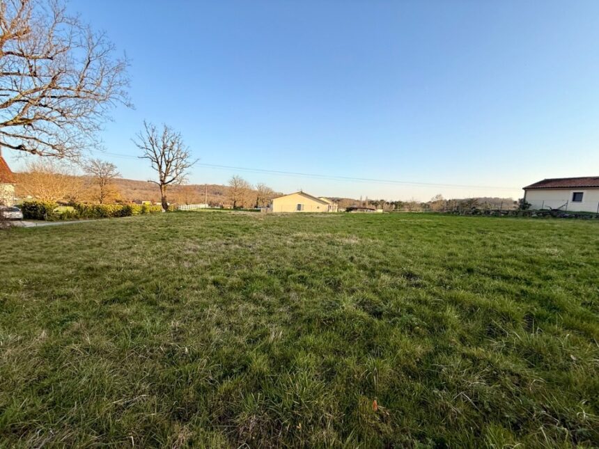 Terrain à bâtir à Saint-Nexans (24520)