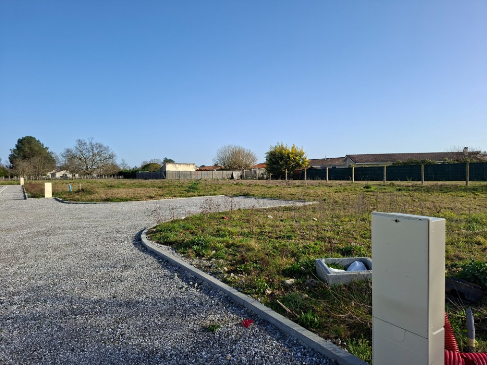 Terrain à bâtir à Ambarès-et-Lagrave (33440)