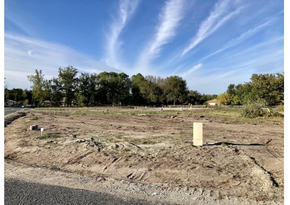 Terrain à bâtir à Le Taillan-Médoc (33320)