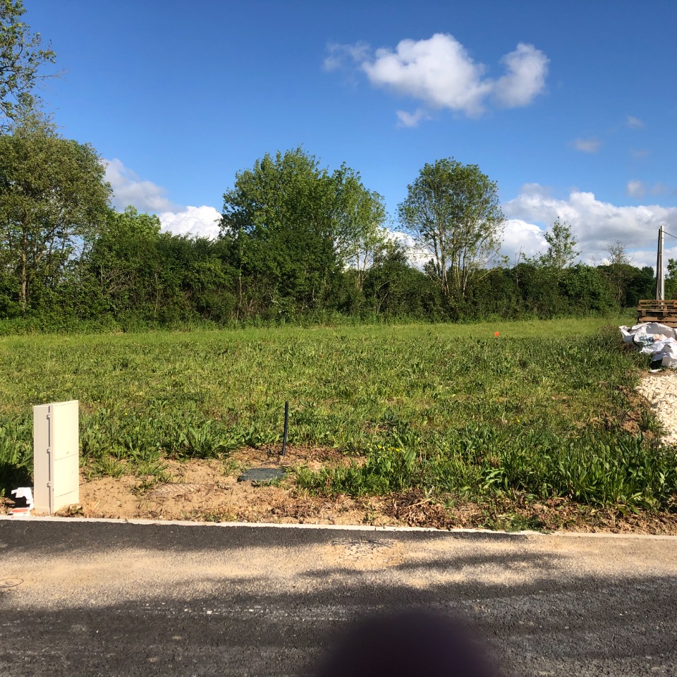 Terrain à bâtir à Saint-Georges-des-Coteaux (17810)