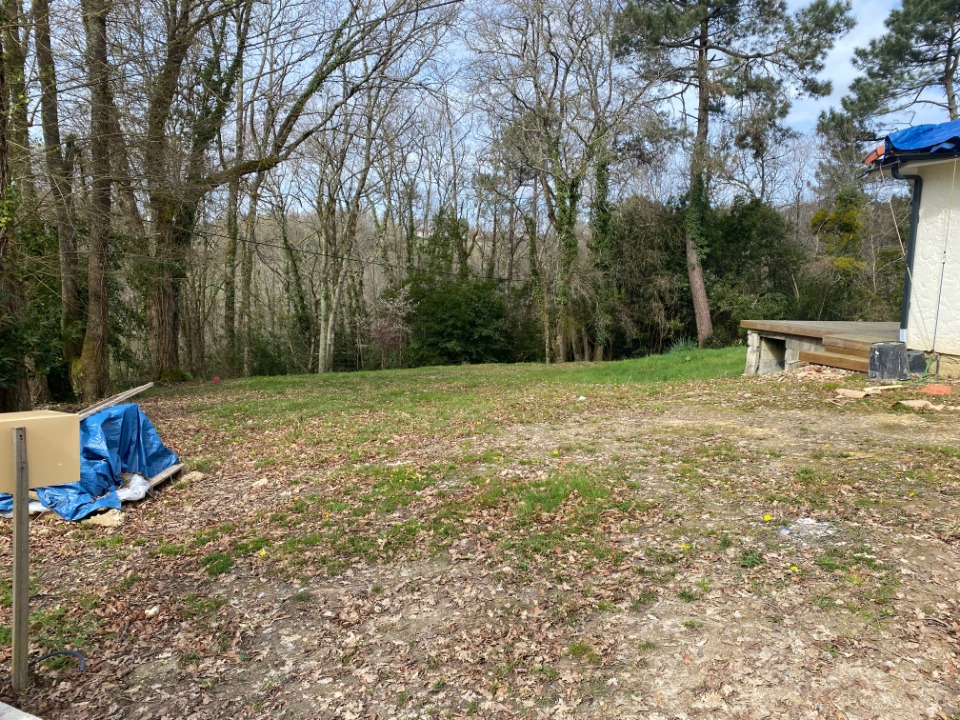 Terrain à bâtir à Croignon (33750)