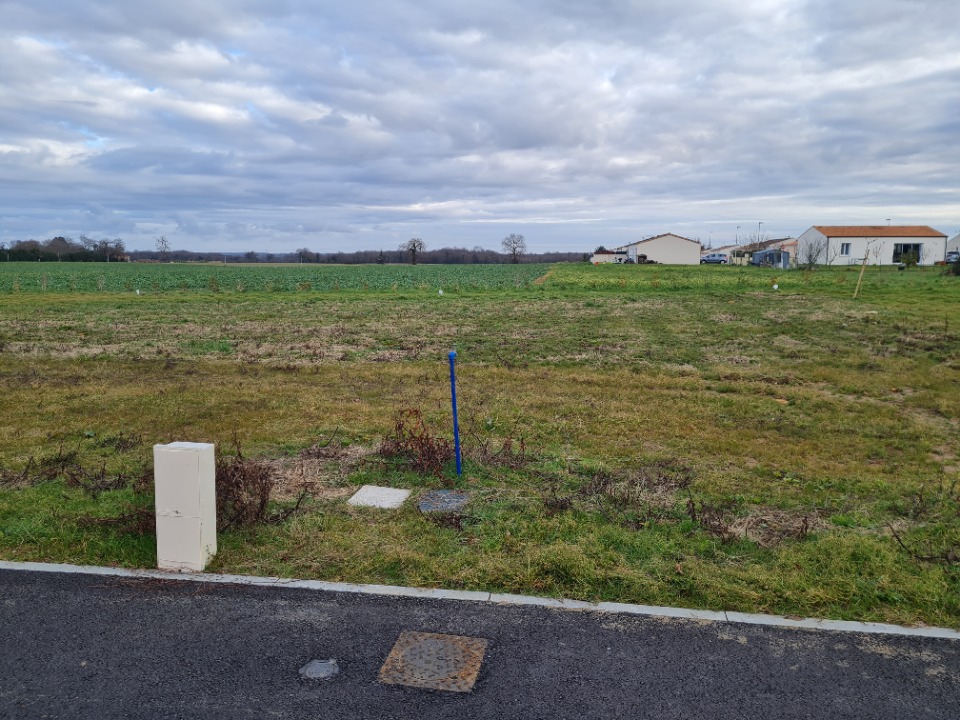 Terrain à bâtir à Corme-Royal (17600)