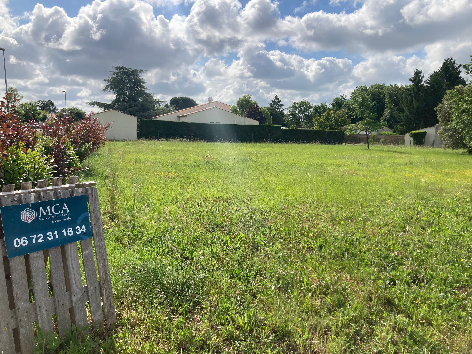 Terrain à bâtir à Saint-Vaize (17100)