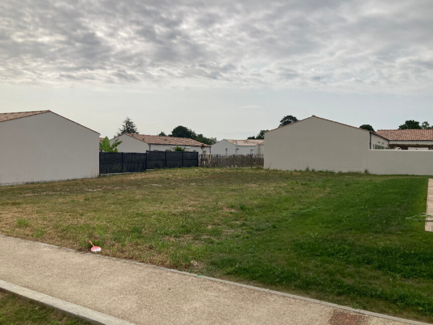 Terrain à bâtir à Saintes (17100)