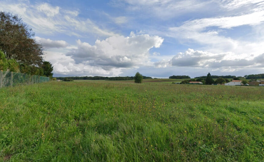 Terrain à bâtir à Juicq (17770)
