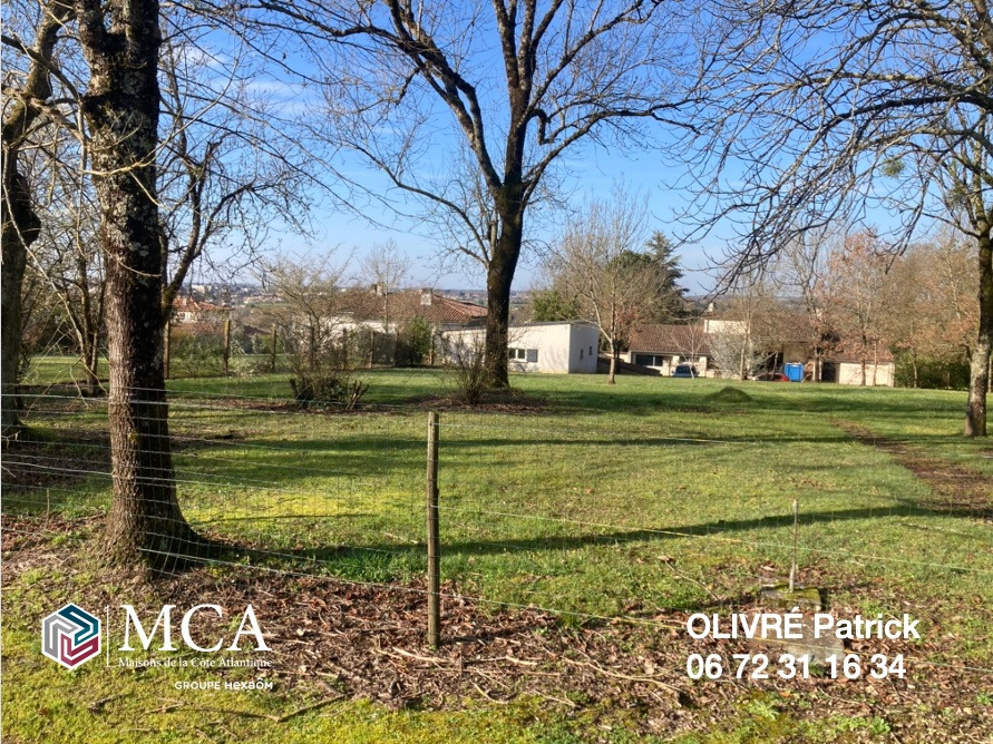 Terrain à bâtir à Fontcouverte (17100)