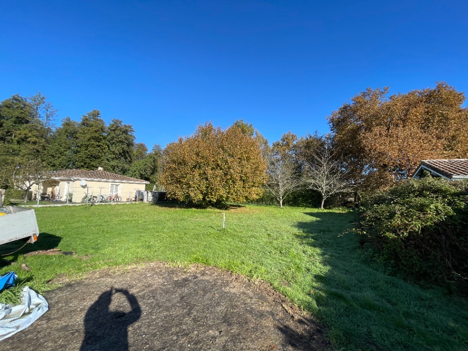 Terrain à bâtir à Martillac (33650)