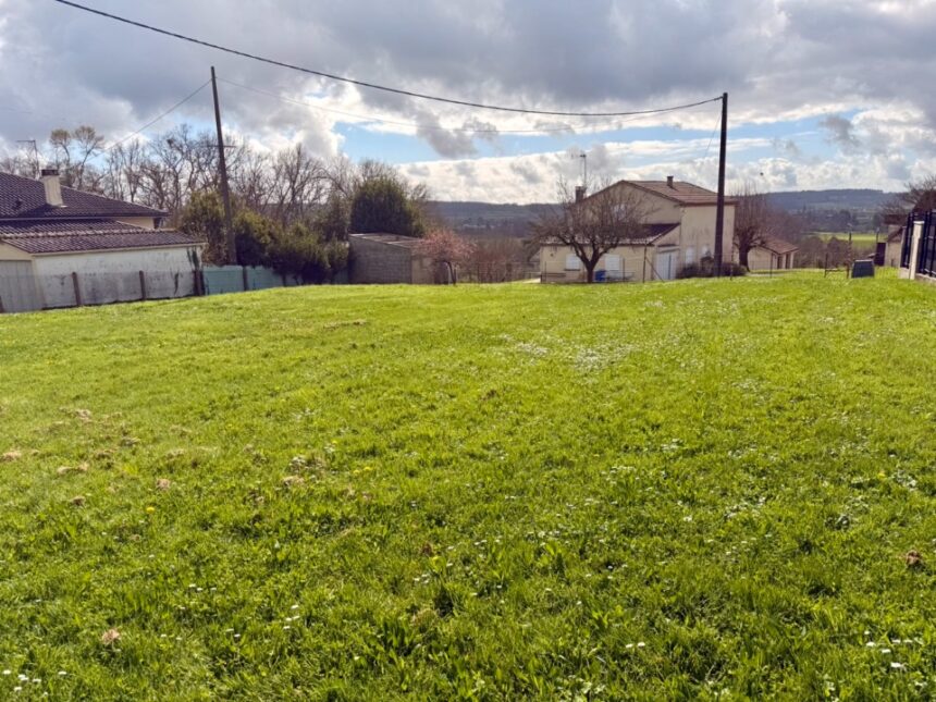 Terrain à bâtir à Mouleydier (24520)