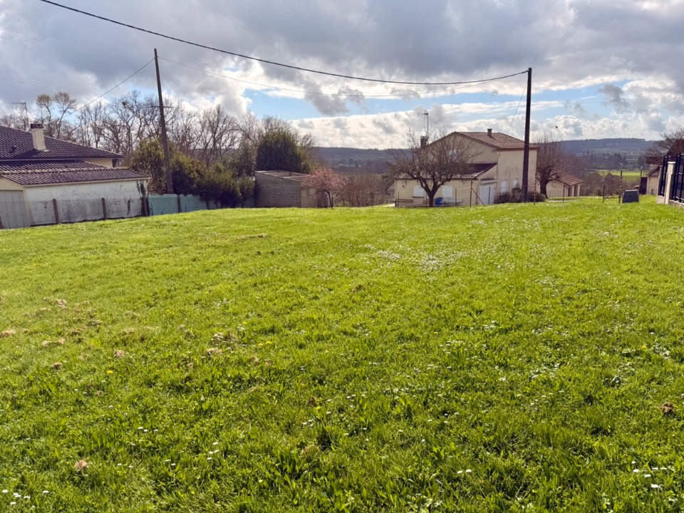 Terrain à bâtir à Mouleydier (24520)