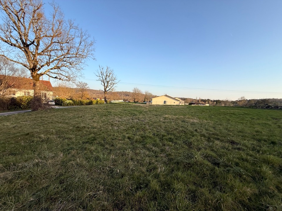 Terrain à bâtir à Saint-Nexans (24520)