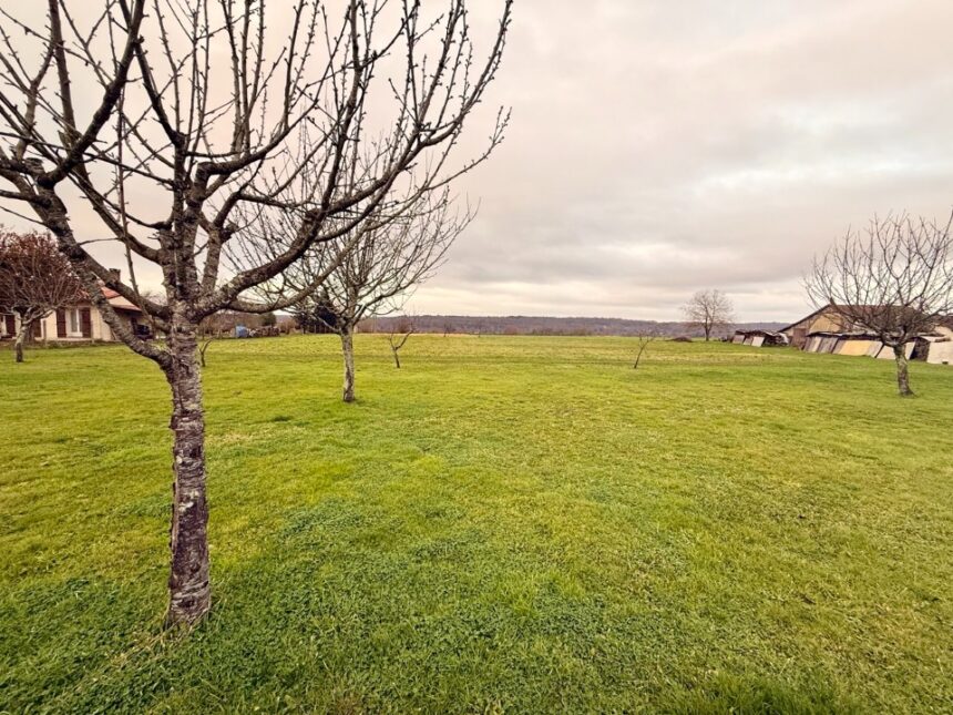 Terrain à bâtir à Saint-Germain-et-Mons (24520)