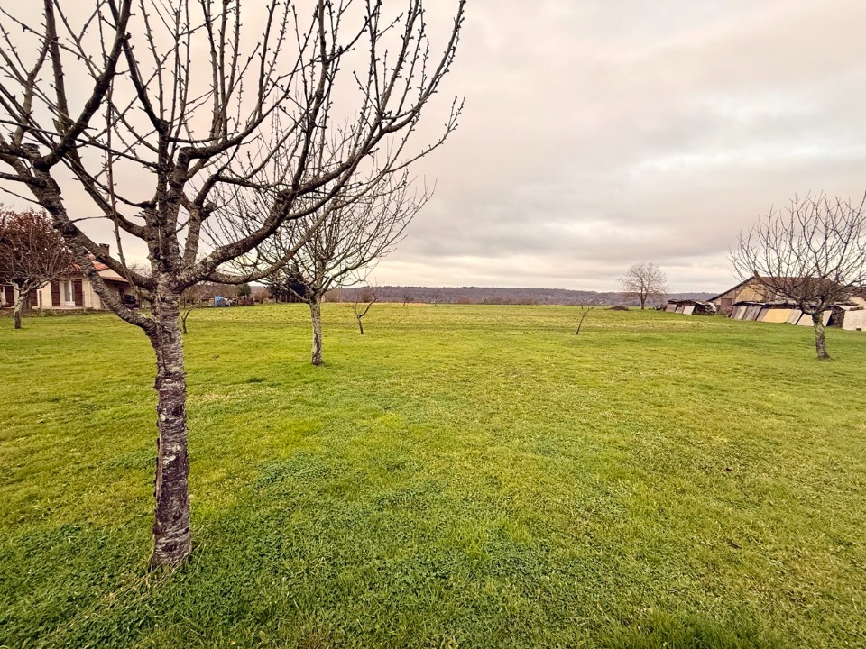 Terrain à bâtir à Saint-Germain-et-Mons (24520)