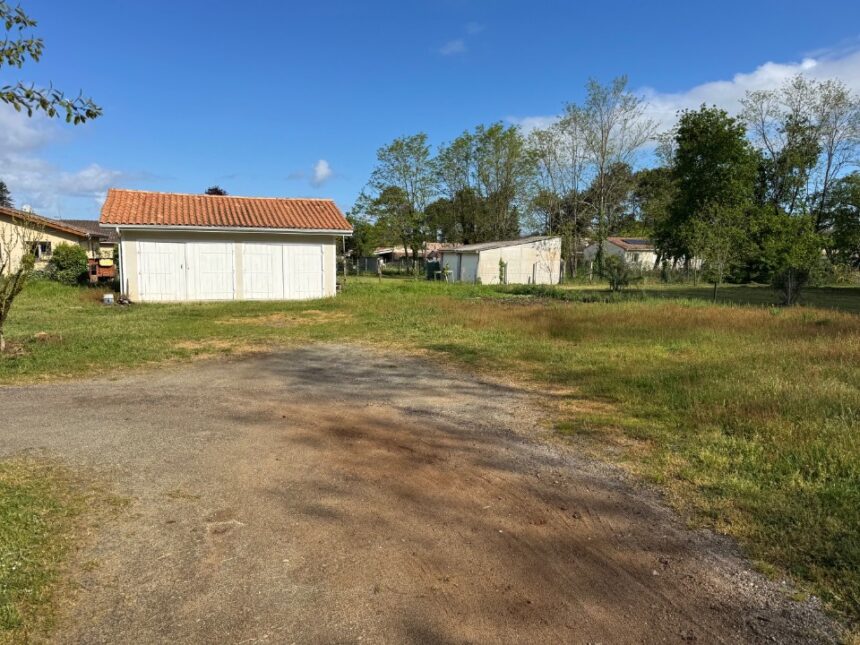 Terrain à bâtir à Lesparre-Médoc (33340)