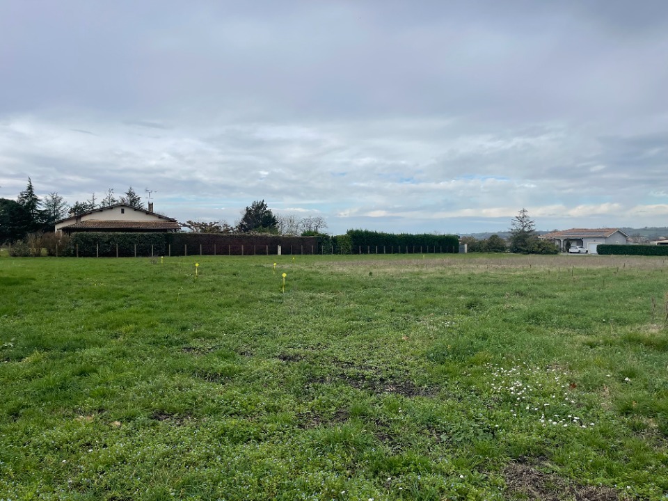 Terrain à bâtir à Saint-Pierre-de-Mons (33210)