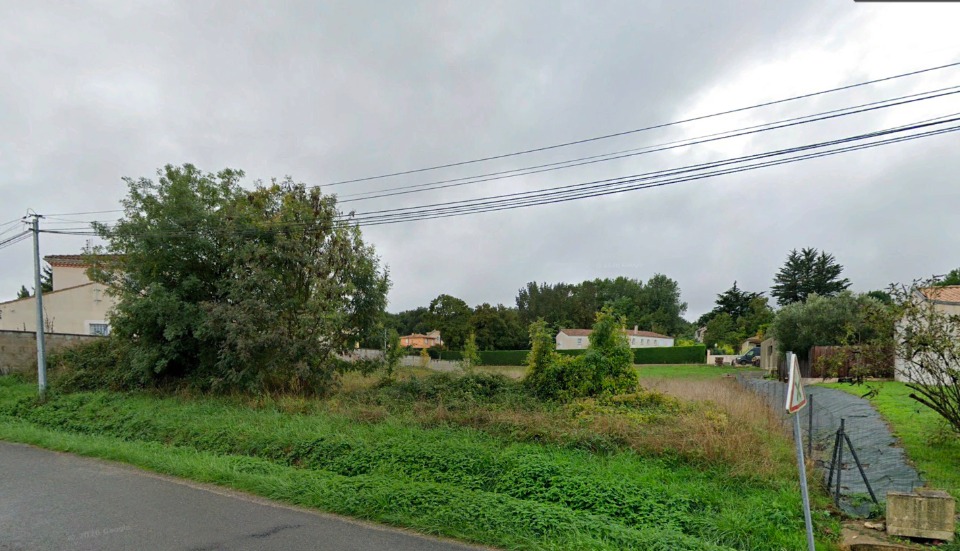 Terrain à bâtir à Saintes (17100)