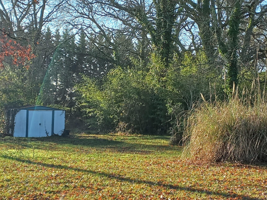 Terrain à bâtir à Minzac (24610)
