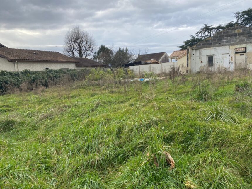 Terrain à bâtir à Baron (33750)