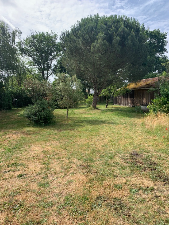 Terrain à bâtir à Castres-Gironde (33640)