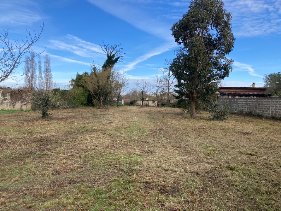 Terrain à bâtir à Saint-Vivien-de-Médoc (33590)