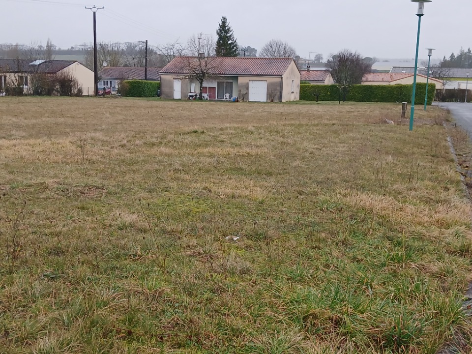 Terrain à bâtir à Verteillac (24320)