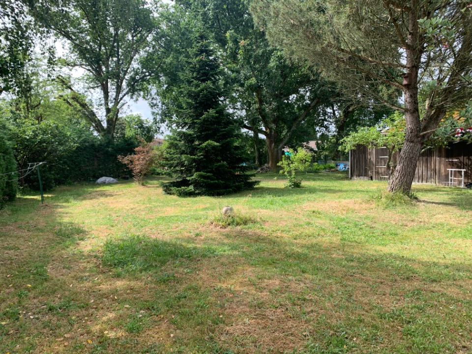 Terrain à bâtir à Castres-Gironde (33640)