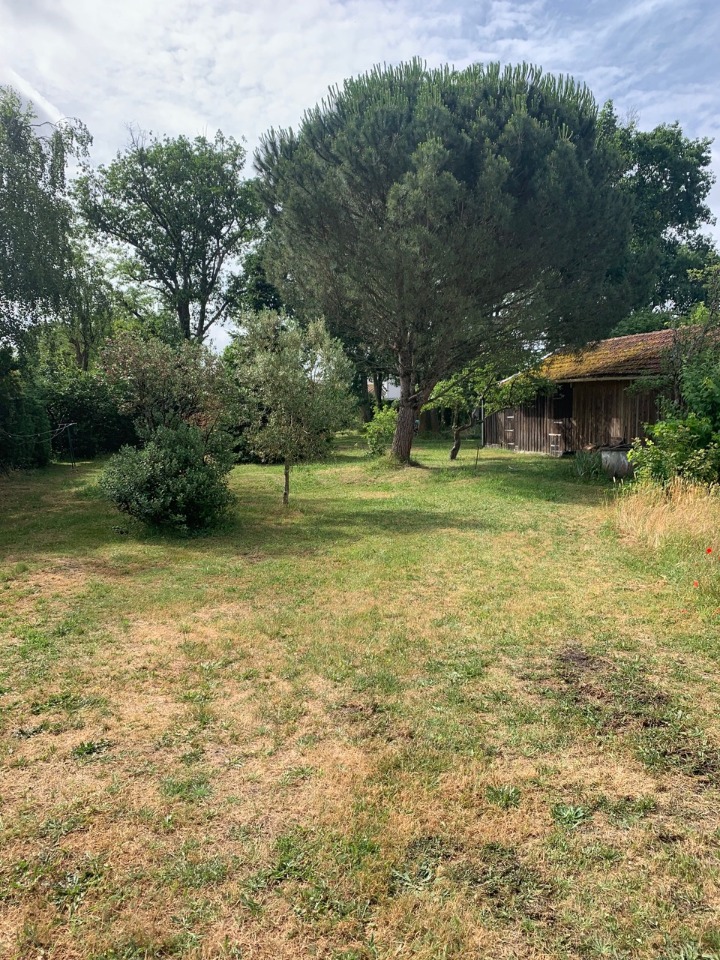 Terrain à bâtir à Castres-Gironde (33640)