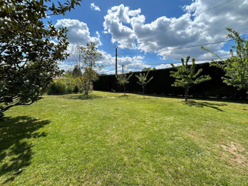 Terrain à bâtir à Artigues-près-Bordeaux (33370)